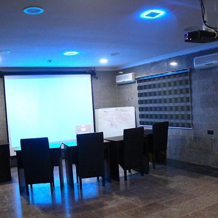 Class Suites Ikeja Kültér fotó