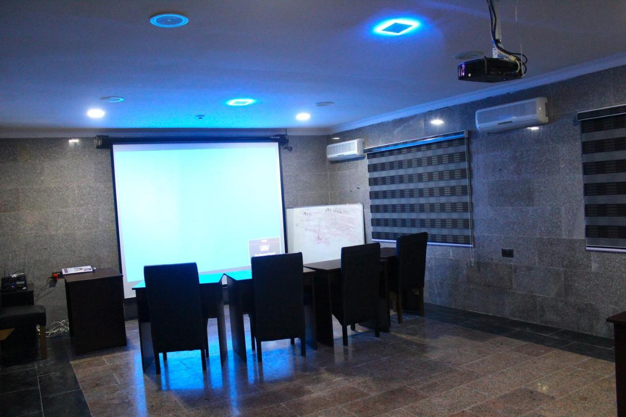Class Suites Ikeja Kültér fotó