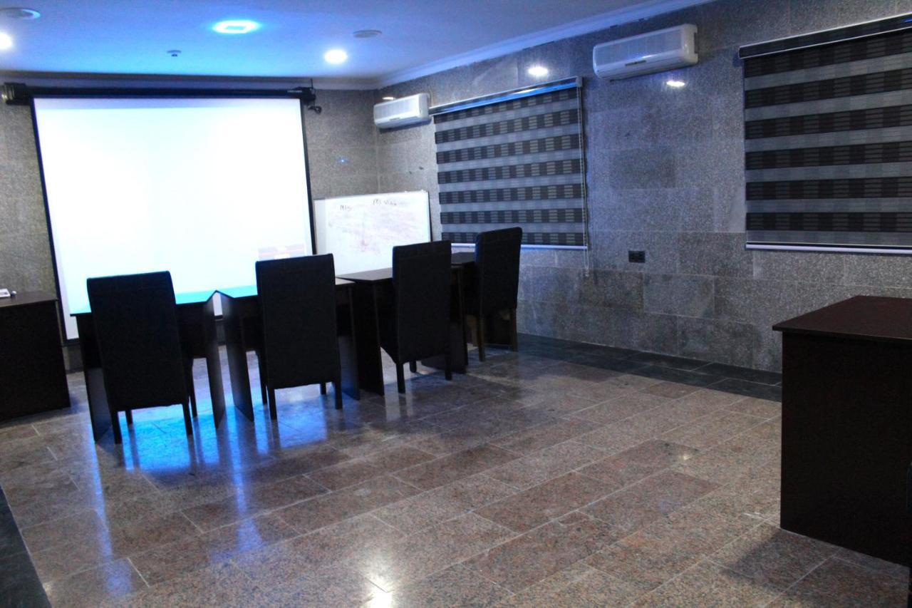 Class Suites Ikeja Kültér fotó