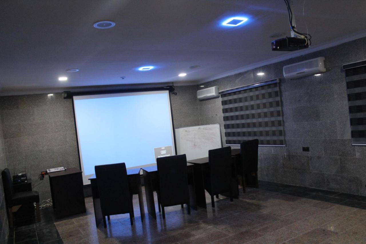 Class Suites Ikeja Kültér fotó